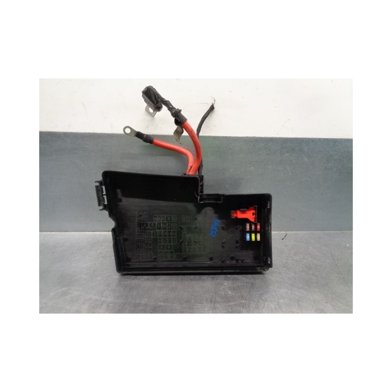 Recambio de caja reles / fusibles para volvo v40 básico referencia OEM IAM 31409757 