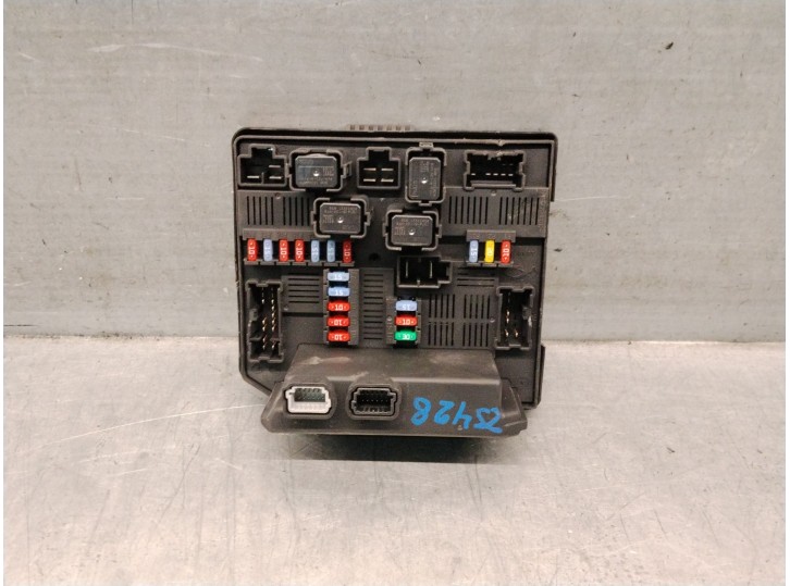 Recambio de caja reles / fusibles para renault koleos i (hy_) 2.0 dci (hy0k) referencia OEM IAM 284B7JY00A 