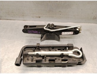 Replacement jack for Peugeot Partner Tepee 1.6 HDi 90 OEM IAM reference 9649243380 