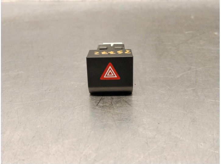 Replacement hazard warning switch for Citroën C4 (C41) (BA_) 1.2 Hybrid (BAHPY) OEM IAM reference 9835279080 98352790JP 