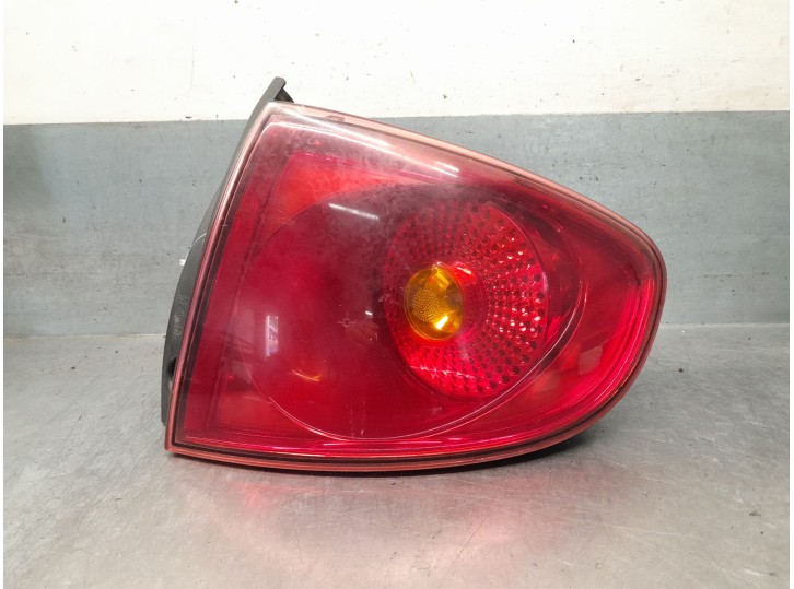 Replacement rear right tail light for Seat Altea (5P1) 2.0 TDI 16V OEM IAM reference 5P0945096E 5P0945112B