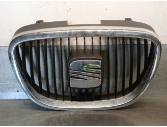 Replacement front grille for Seat Leon (1P1) 1.9 TDI OEM IAM reference 5P0853651A 5P0853651A 