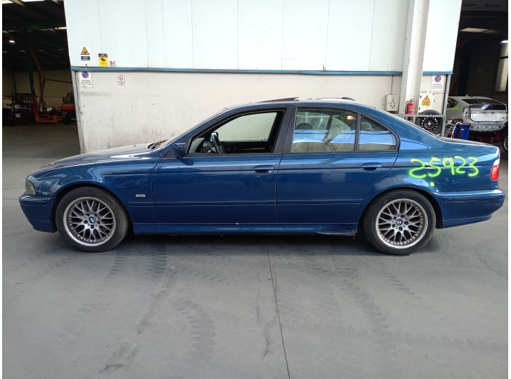 bmw 5 (e39) del año 2000