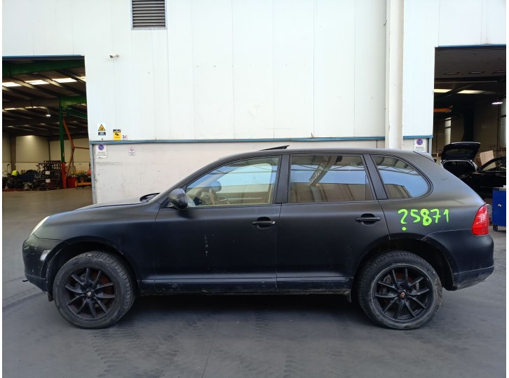 porsche cayenne (9pa) from the year 2004