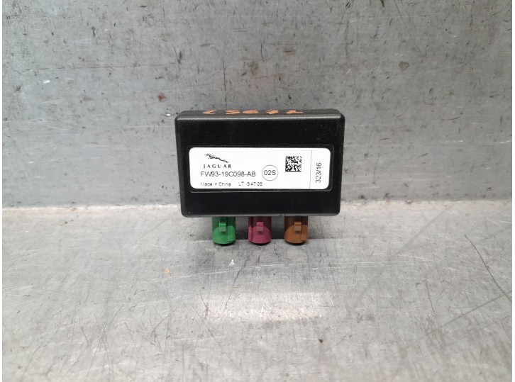 Replacement electronic module for Land Rover Discovery V (L462) 2.0 SD4 4x4 OEM IAM reference FW9319C098AB 