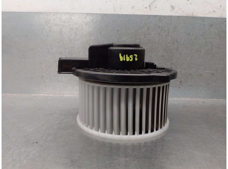 Recambio de motor calefaccion para mazda 3 (bm, bn) 2.2 d referencia OEM IAM HB111D65102 KD4561B10 