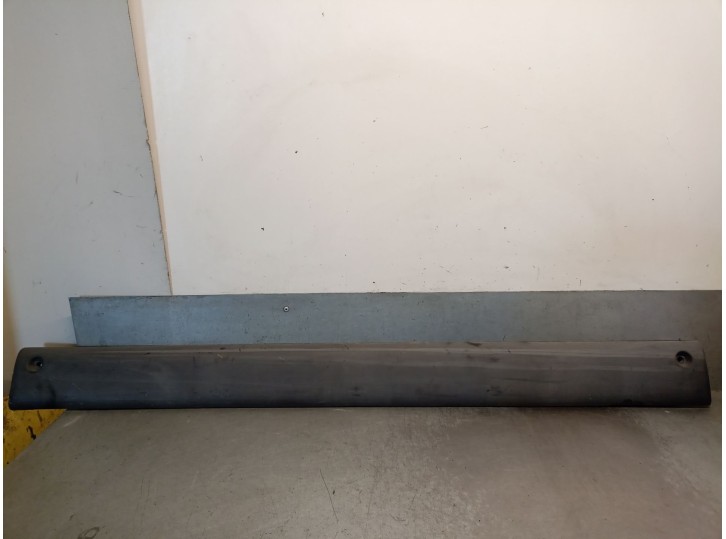 Recambio de molduras traseras para renault master ii furgoneta (fd) 2.5 dci referencia OEM IAM 7701592582 7701692582 