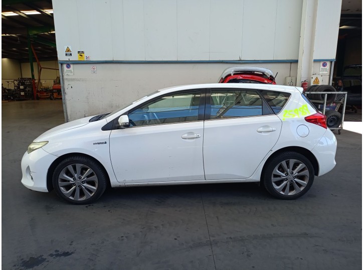 TOYOTA AURIS (_E18_)