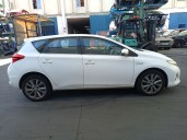 toyota auris (_e18_) del año 2013