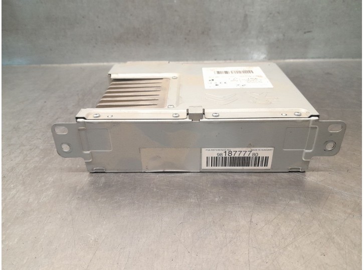 Replacement audio system / CD radio for Citroën Jumpy III Van (V_) 1.6 BlueHDi 115 OEM IAM reference 9818777780 