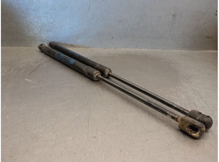 Replacement boot/tailgate struts for Opel Astra H (A04) 1.7 CDTi (L48) OEM IAM reference 24463829 132743 