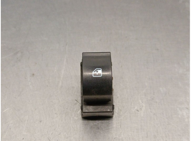 Replacement front right window switch for Fiat Grande Punto (199_) 1.3 D Multijet OEM IAM reference 735500049 7355000