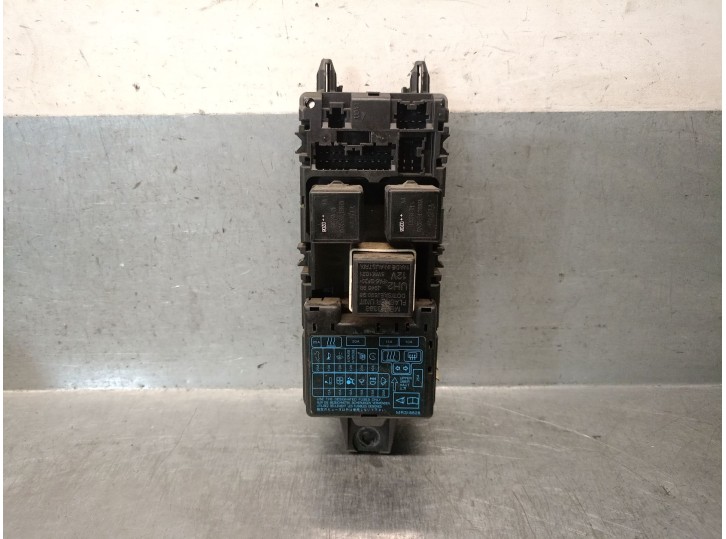 Recambio de caja reles / fusibles para mitsubishi carisma (da_) 1.9 di-d (da5a) referencia OEM IAM MR318828 