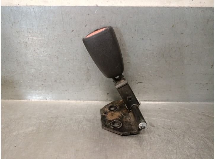 Recambio de enganche cinturon trasero izquierdo para mitsubishi carisma (da_) 1.9 di-d (da5a) referencia OEM IAM 312121 