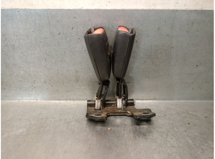 Recambio de enganche cinturon trasero derecho para mitsubishi carisma (da_) 1.9 di-d (da5a) referencia OEM IAM 312123 