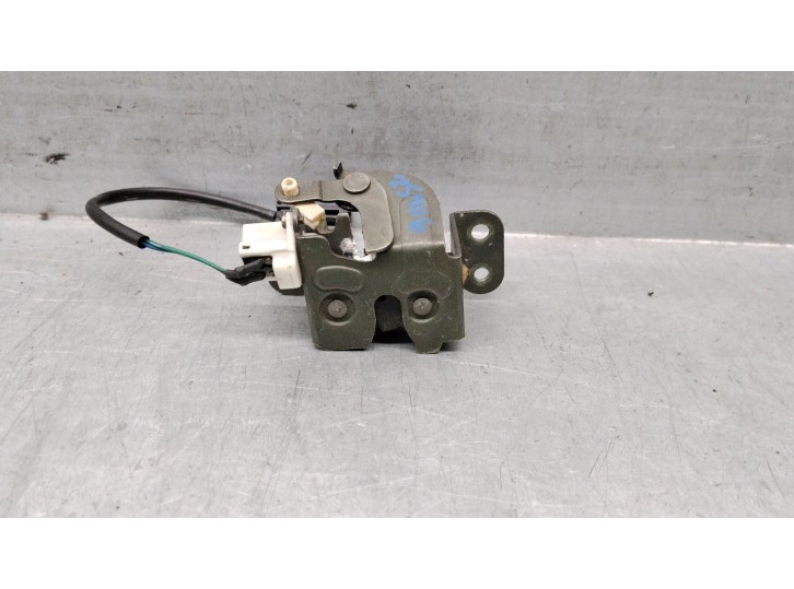 Replacement boot / tailgate lock for Hyundai Santa Fé I (SM) 2.0 CRDi 4x4 OEM IAM reference D4AE 