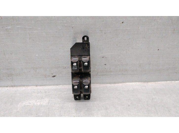 Replacement front left window lift switch for Hyundai Santa Fé I (SM) 2.0 CRDi 4x4 OEM IAM reference 9357026100 9357026