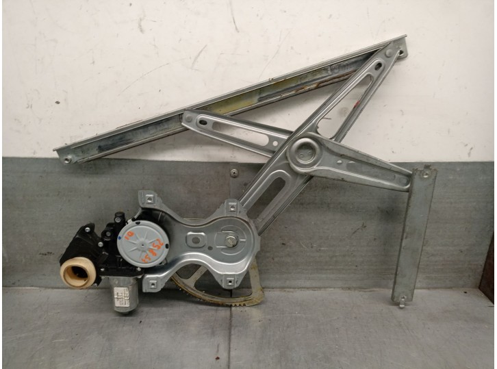 Replacement front left window regulator for Toyota Auris (_E15_) 2.0 D-4D (ADE150_) OEM IAM reference 6982002330 6982002330
