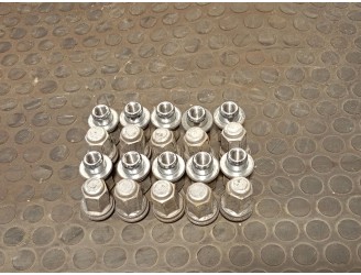 Replacement bolt for lexus rx (_u3_) 400h awd (mhu38_) OEM IAM reference 9094201058