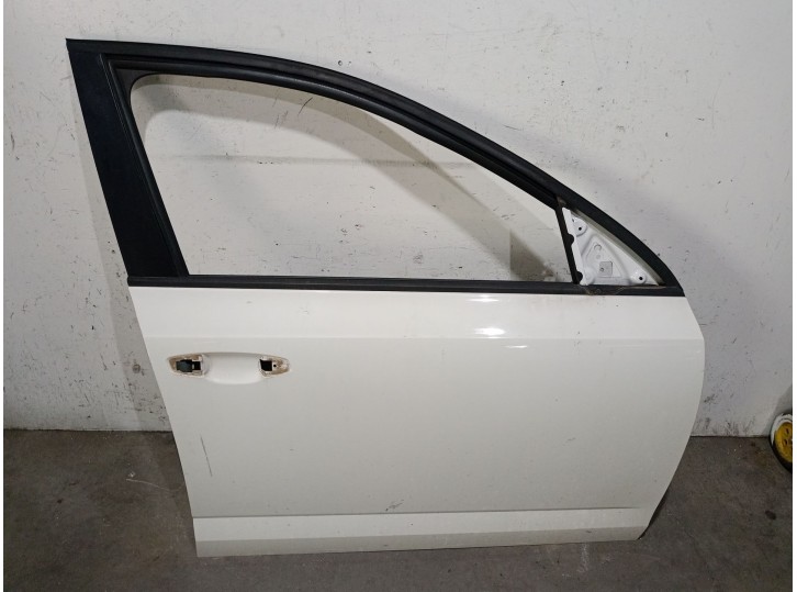 Replacement front right door for Skoda Octavia III Combi (5E5, 5E6) 2.0 TDI OEM IAM reference 5E0831052 5E0831052 