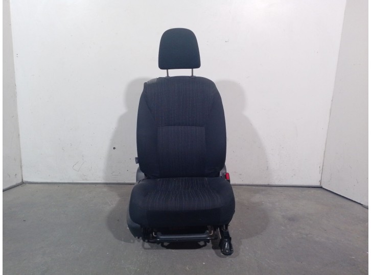 Replacement front right seat for Toyota Auris (_E15_) 2.0 D-4D (ADE150_) OEM IAM reference 7143002Q30B2 7143002Q30B2