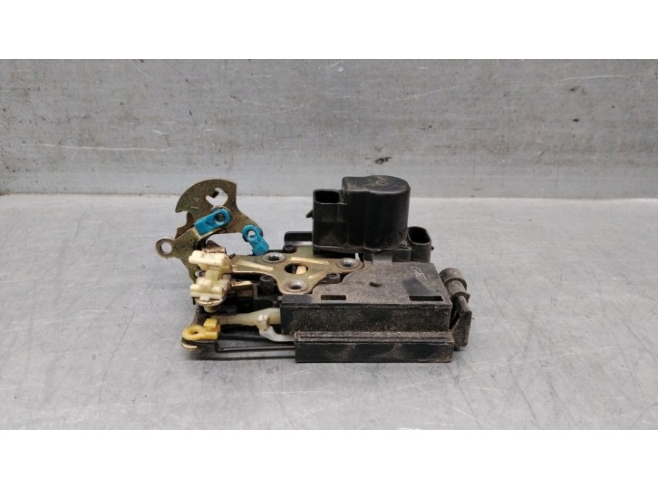 Replacement front left door lock for Chevrolet Aveo / Kalos Hatchback (T200) 1.2 OEM IAM reference 96272643 96
