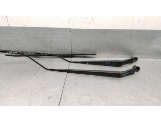 Replacement front right wiper arm for Mazda 5 (CW) 1.8 MZR OEM IAM reference CC3067321A CC3067321A 