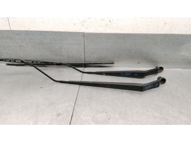 Recambio de brazo limpia delantero derecho para mazda 5 (cw) 1.8 mzr referencia OEM IAM CC3067321A CC3067321A 