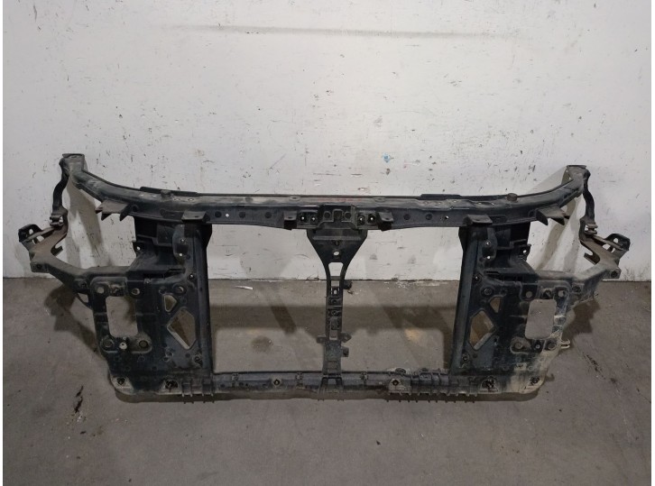 Replacement front panel for Hyundai i30 (FD) 1.6 CRDi OEM IAM reference 641012R000 641012R000