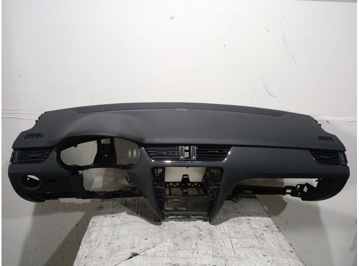 Recambio de salpicadero para skoda octavia iii combi (5e5, 5e6) 2.0 tdi referencia OEM IAM 5E1857007AE 5E1857007AE 
