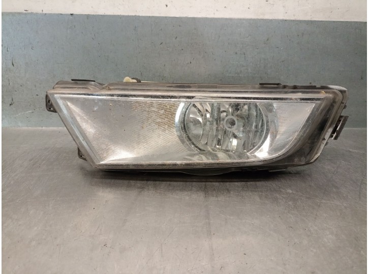 Replacement left fog light for Skoda Octavia III Combi (5E5, 5E6) 2.0 TDI OEM IAM reference 5E0941699D 5E0941701D 