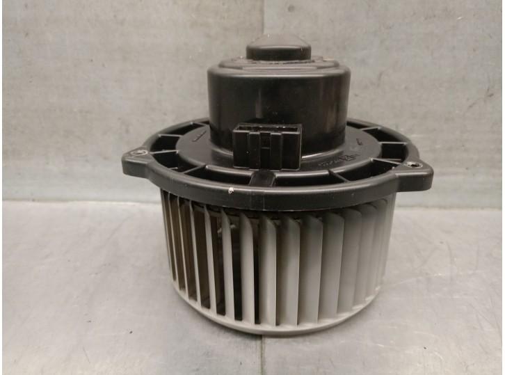 Recambio de motor calefaccion para mazda mpv ii (lw) 2.0 (lwew) referencia OEM IAM LC7061B10 LC7061B10 