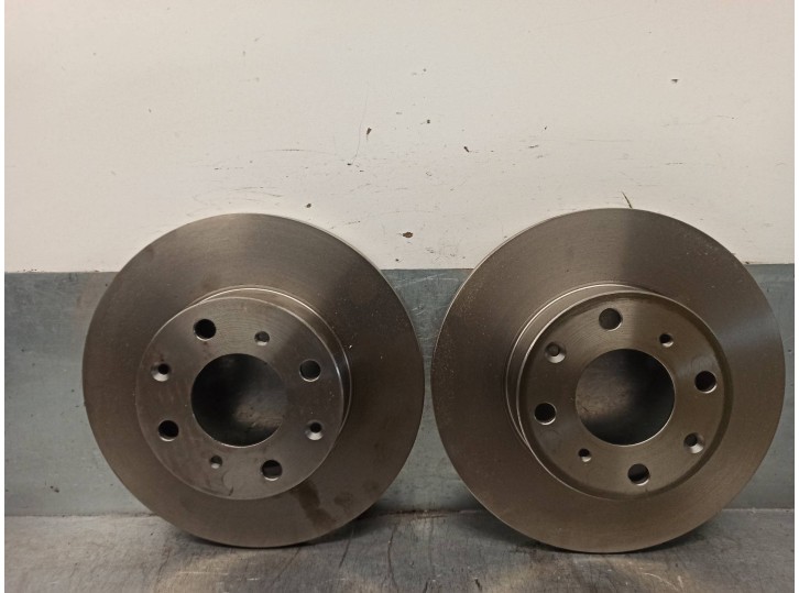 Replacement rear brake disc for mg zs hatchback 120 OEM IAM reference 6018073
