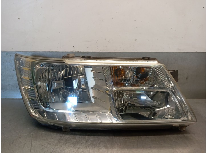 Replacement right headlight for dodge journey 2.0 crd OEM IAM reference 05067788AA 5067788AC