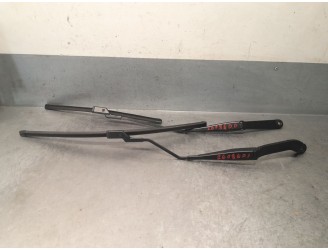 BRAZO LIMPIA DELANTERO DERECHO 8V4117526CD 1680504 