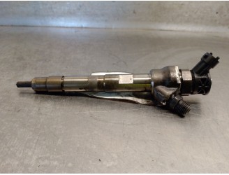Recambio de inyector para land rover discovery v (l462) 2.0 sd4 4x4 referencia OEM IAM G4D39K546BB 0445110701