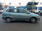 nissan almera tino (v10) del año 2000