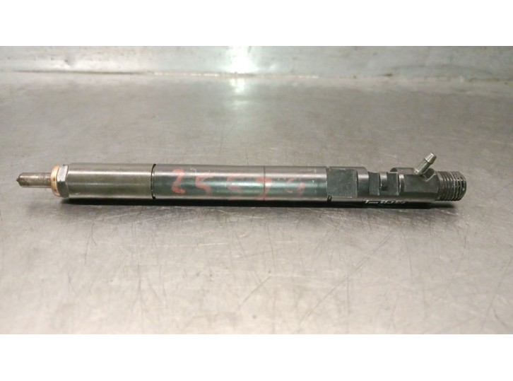 Recambio de inyector para ssangyong rodius i 2.7 xdi referencia OEM IAM A6650170221 EJBR04401D