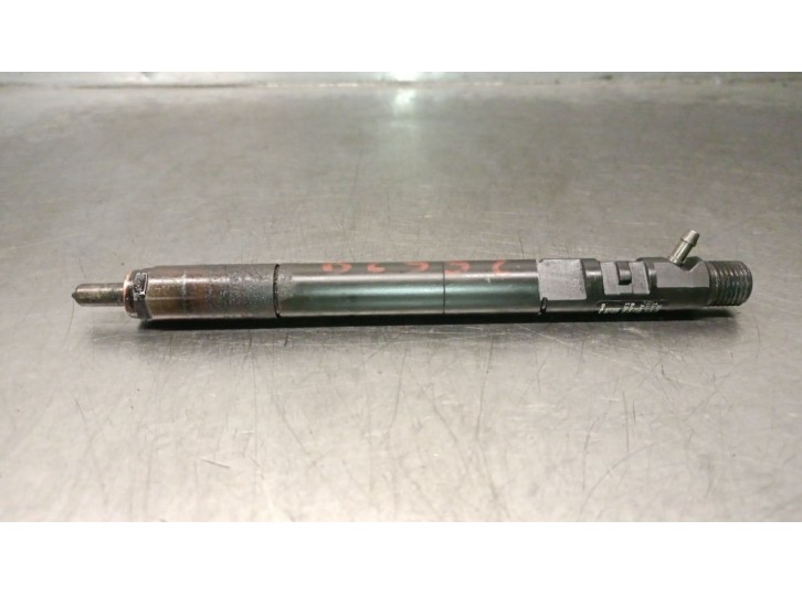 Recambio de inyector para ssangyong rodius i 2.7 xdi referencia OEM IAM A6650170221 EJBR04401D