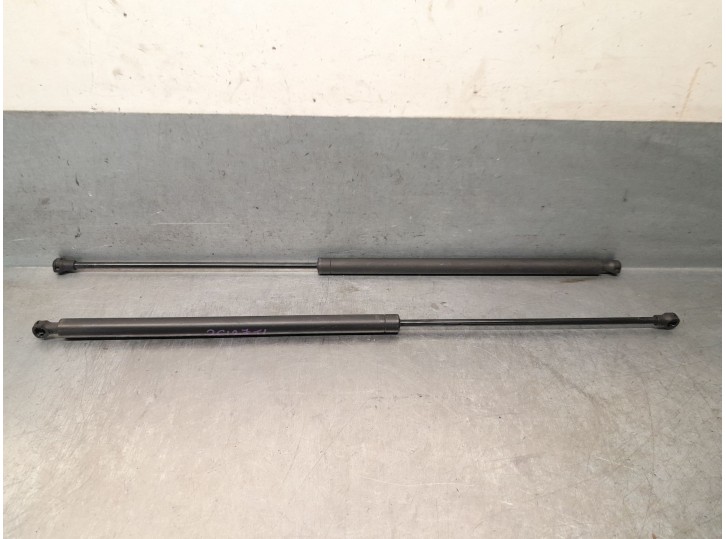 Replacement tailgate / boot lid shock absorbers for Citroën Xsara Picasso (N68) 2.0 HDi OEM IAM reference 9631535080 8731F1 