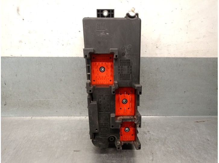 Recambio de caja reles / fusibles para saab 9-3 descapotable (ys3f) 1.9 tid referencia OEM IAM 12767115 