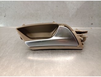 RIGHT FRONT INTERIOR DOOR HANDLE 8T0837020A 8T0837020A 