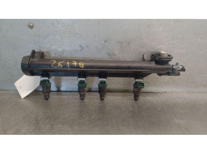 Replacement fuel rail for Volkswagen Golf IV (1J1) 1.6 OEM IAM reference 06A133317A 06A133317A 
