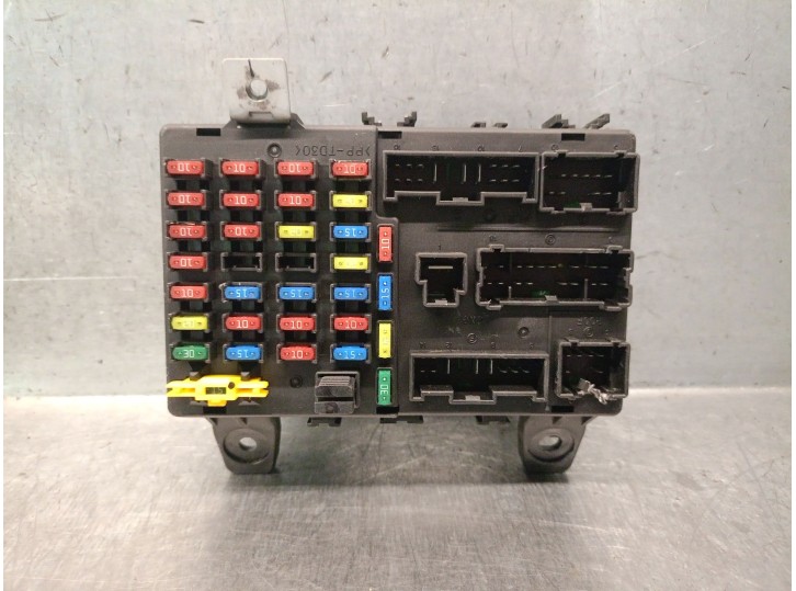 Recambio de caja reles / fusibles para hyundai getz (tb) 1.1 referencia OEM IAM 911981C010 