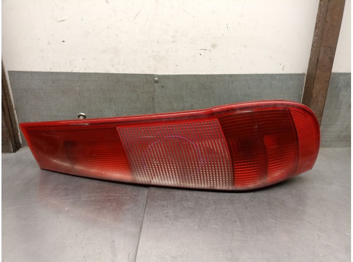 Recambio de piloto trasero derecho para fiat punto (176_) 55 1.1 referencia OEM IAM 9946136 9946136 