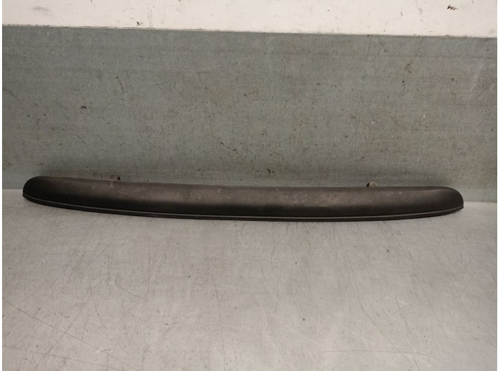 Recambio de molduras traseras para fiat punto (176_) 55 1.1 referencia OEM IAM 7775642 7775642 