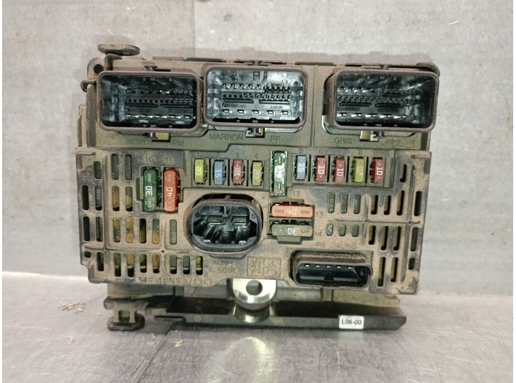 Replacement relay/fuse box for Citroën C4 Coupé (LA_) 1.6 HDI OEM IAM reference 9657718780 9657718780 S118983006