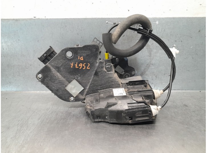 Replacement front left door lock for Land Rover Discovery V (L462) 2.0 SD4 4x4 OEM IAM reference HY32203A29BB 