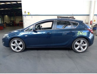 opel astra j (p10) del año 2010