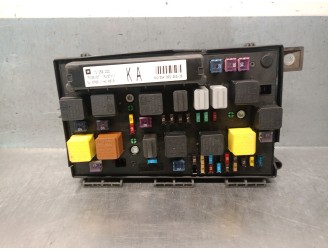 RELAY / FUSE BOX 13250232 5DK00946430